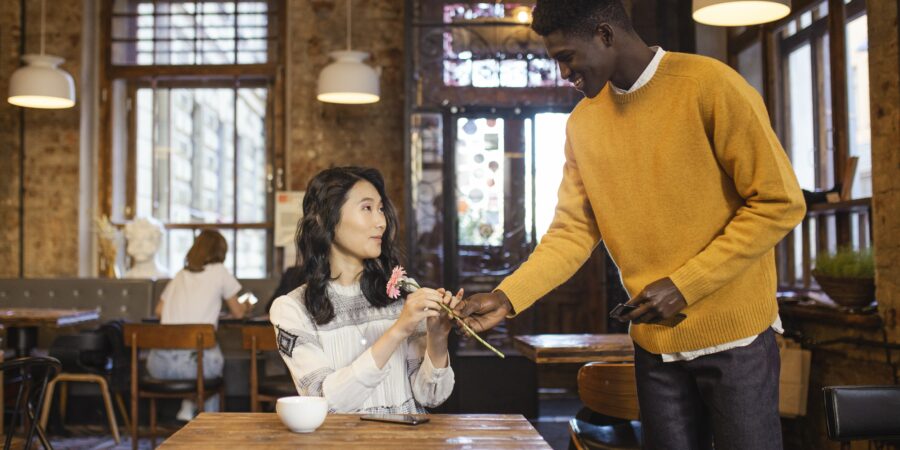Aplicativo de relacionamento: conheça 5 apps diferentes do Tinder